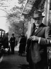 The founder psychoanalysis Sigmund Freud smoking cigar footpath ci- Old Photo picture