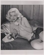BOMBSHELL DIANA DORS ALLURING POSE ON BED 1970s LEGGY CHEESECAKE Photo C33 picture