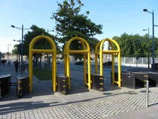 Photo 6x4 NATO conference security barriers Ahead of the following month' c2014 picture