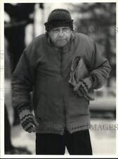 1989 Press Photo Bob Ryder Walking in Snow in Syracuse - sya07588 picture