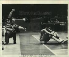 1973 Press Photo Basketball referee Ben Dunn and Otis Birdsong - hcx08433 picture