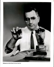 LD298 1969 Original Photo ARTIFICIAL HAND CONTROLLED BY AMPUTEE'S OWN MUSCLES picture