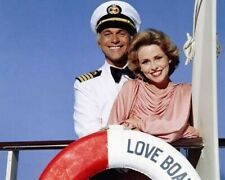 The Love Boat Gavin MacLeod as Captain Stubing Lauren Tewes as Julie 8x10 photo picture