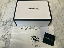 Excellent Condition White Chanel Magnetic Storage Box w/ Dustbag W/ Illustration picture