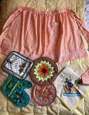 Vintage LOT 70s 60s Kitchen Mitts Potholders Apron Napkin Doilies Gingham Groovy picture
