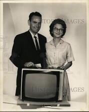 1961 Press Photo Chronicle's contest winners Harry Walker and Lee Stuart. picture