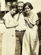 VH Photograph Handsome Man With 2 Pretty Lovely Ladies Beautiful Women 1924 picture