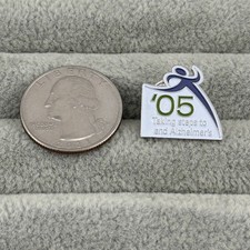 2005 Taking Steps To End Alzheimer's Pin Pinback #64200 picture