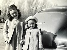 A8 Photograph Girls Portrait Old Car Oldsmobile Hydra Matic picture