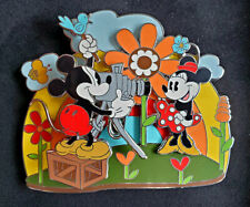 RARE WDW Featured Artist pin_Mickey and Minnie Perfect Pose LE 750 NEW in Box picture