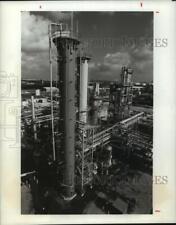 1985 Press Photo Interox America's hydrogen peroxide extraction tower in Houston picture