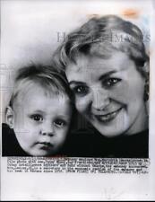 1960 Press Photo Mrs. Marjorie Lennox Shown With Son Danny Mike Was Arrested picture