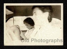 BLURRY FACED DRIVER CAR PASSENGER READING OLD/VINTAGE PHOTO- H38 picture