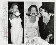 1975 Press Photo Martha Mitchell & Maxine McKendrie at a Spring Party, New York picture