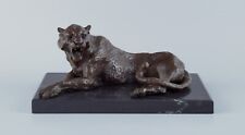 Large and heavy sculpture of cheetah in patinated bronze on a marble base. picture
