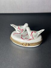 LIMOGES France  LOVEBIRDS Two Turtle DOVES Hinged Trinket Box Peint Main Signed picture