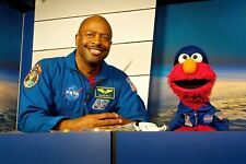 NASA Astronaut LELAND MELVIN-Teaches Working Space with Sesame Street Elmo-PHOTO picture