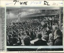1969 Press Photo President Nixon & wife face a ballroom crowd, Washington picture