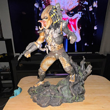 Diamond Select PREDATOR GALLERY UNMASKED STATUE, picture