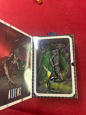 NECA Aliens Night Cougar Alien Action Figure w/ Magnetic Kamikaze Parasite picture