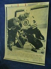 1982 NHL Peter Stastny vs Mike Moffat playoffs Vintage Wire Press Photo picture