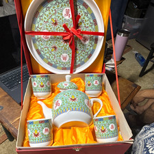 Chinese Porcelain Tea Set Teapot w/ Lid, Cups & Tray Floral Longevity Symbols picture