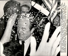 LG113 1968 Wire Photo SAN FRANCISCO LATIN AMERICANS WELCOME VP HUBERT HUMPHREY picture