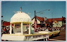 Hayward Wisconsin~Musky Festival Parade~Moose Cafe Float~Shell Gas~1960s Pc picture