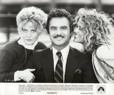 Burt Reynolds & Beverly D'Angelo Lauren Huton 1981 Movie Paternity 8 x  9.75 pho picture