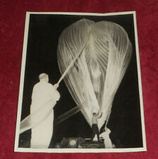 1969 Press Photo Cosmic Ray Research Balloon Inflation Parkes Australia picture