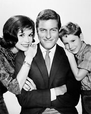 Dick Van Dyke Show cast pose Dick Mary Tyler Moore Larry Matthews 5x7 photo picture