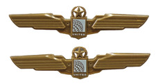 2 UNITED AIRLINES WINGS JUNIOR JR PILOT LAPEL PIN UNUSED PLASTIC TRAVEL SOUVENIR picture