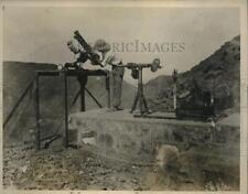 1927 Press Photo Asst FA Freeley reading instrument in solar observatory picture