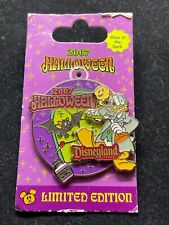 Disney Pin - DLR - Halloween 2007 - Donald Duck Mad Scientist Glow Bat 57456 LE picture