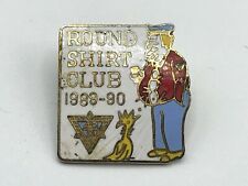 'Vintage 1989-1990 Round Shirt Club Lapel Pin Fraternal? Man Feeding Chicken A1 picture
