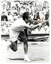 1969 Press Photo PANCHO Ricardo Gonzales Tennis Match Wimbledon Swings Racquet  picture
