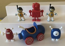 LOT 2 NASA Astronaut 3" SPACE Toys plus Robot Car and cute alien figures picture