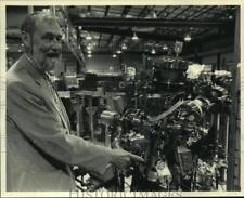 1986 Press Photo University of Wisconsin - Ed Rowe, Synchrotron Radiation Center picture