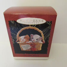 HALLMARK 1996 Close-Knit Friends Kitty Cat CHRISTMAS ORNAMENT picture