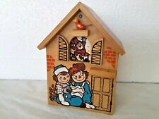 VINTAGE RAGGEDY ANN & ANDY WOODEN MUSIC BOX W/CHANGING PICTURE WINDOW picture