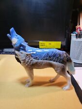 howling wolf figurine picture