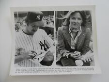 1976 Press Photo NY Yankees Catfish Hunter and Candice Bergen - RARE IMAGE picture