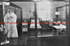 F001652 An isolation chamber. Brook General Hospital. London. 1935 picture