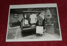 1988 Press Photo House Sitter With Belongings & Car Massachusetts picture