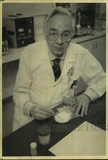 1992 Press Photo Lawrence Lanzl, Professor of Radiology, University of Chicago picture