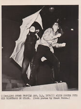 1976 Press Photo Rock Singer Alice Cooper puts his Nightmare on Stage picture