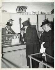 1938 Press Photo 10-Franc Betting Window at La Nuit de Longchamp, Paris picture