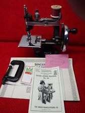 NIB NEW RARE ANTIQUE VINTAGE SINGER 20  K-20 TOY SMALL CHILD SEWING MACHINE 1990 picture