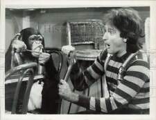 Press Photo Actor Robin Williams & Chimpanzee on 