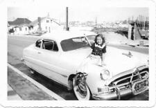 YOUNG AMERICAN GIRL 1950's Vintage FOUND PHOTO Black And White Snapshot 42 58 L picture